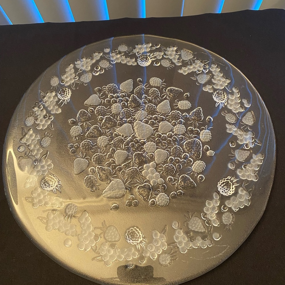 Mikasa Crystal strawberry Cake Plate 13inD
